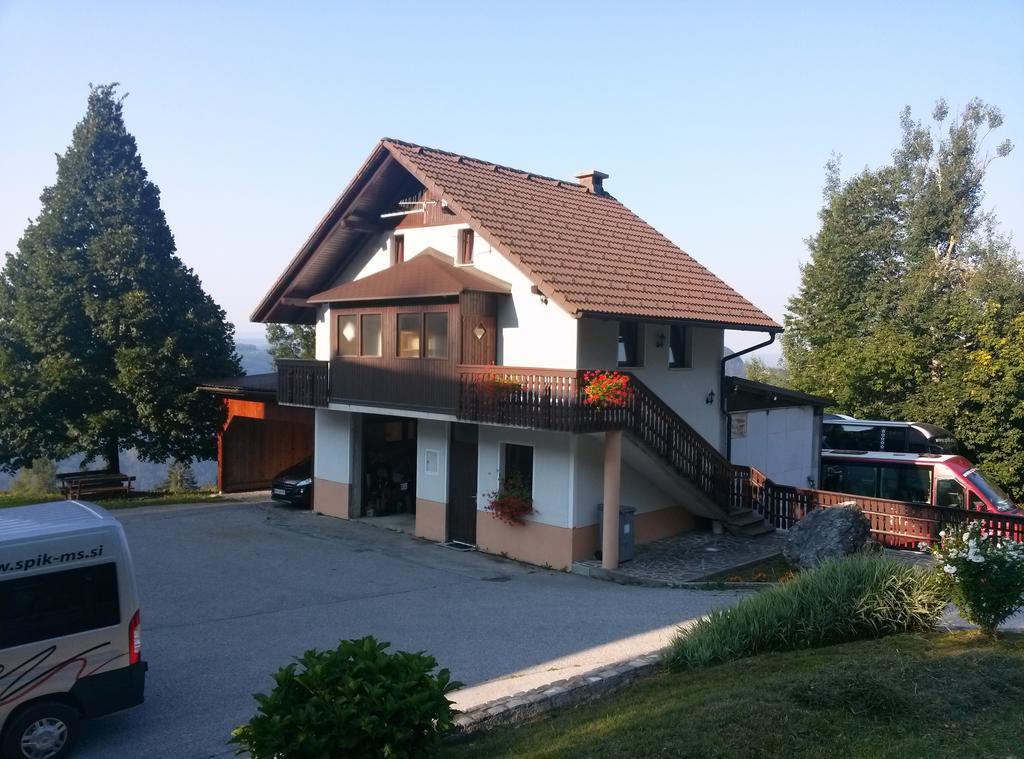 Apartamento Domacija Za Robom Cerkno Exterior foto